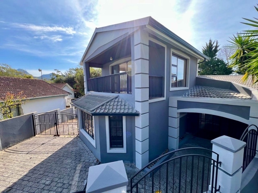 6 Bedroom Property for Sale in Denver Park Western Cape